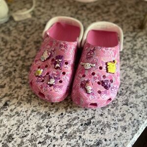 Hello kitty crocs youth sz 6 fits womens 8